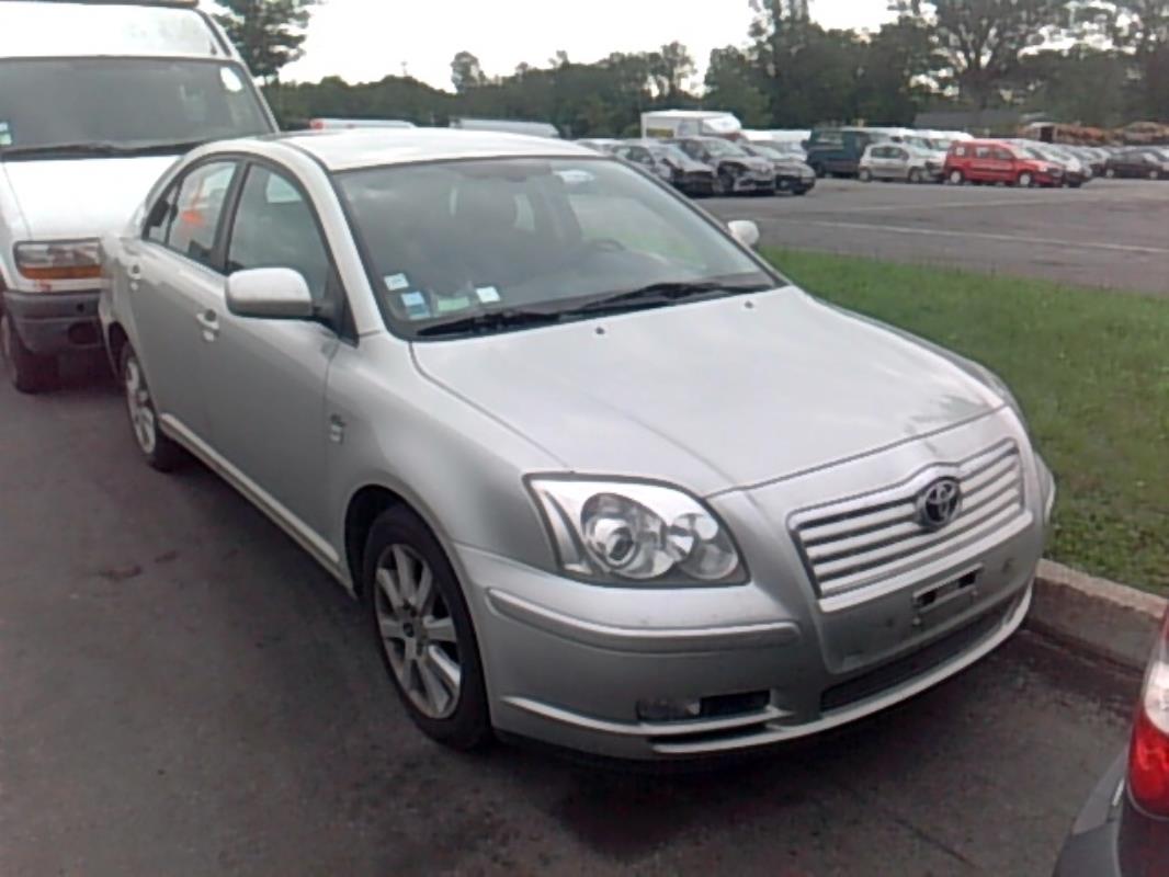 Тойота avensis 2003