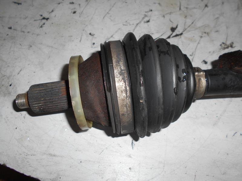 Cardan gauche (transmission) pour VOLKSWAGEN POLO IV (9N3) PHASE 2
