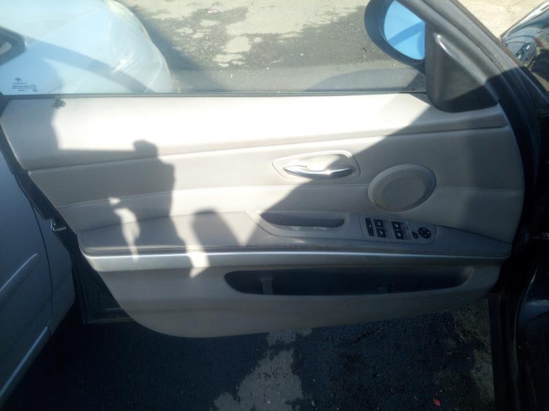 Poignée intérieure de voiture Garniture de panneau de porte intérieure black Pièces de rechange E90 / E91 pour BMW Porte intérieure avant/arrière Poignée de voiture 
